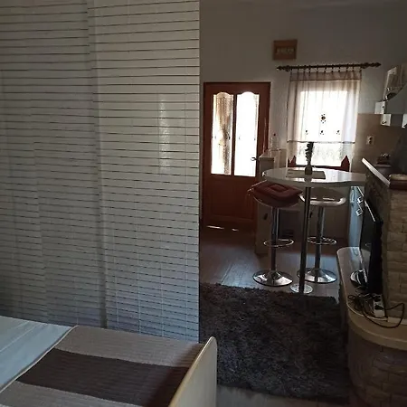 Adria Apartman *